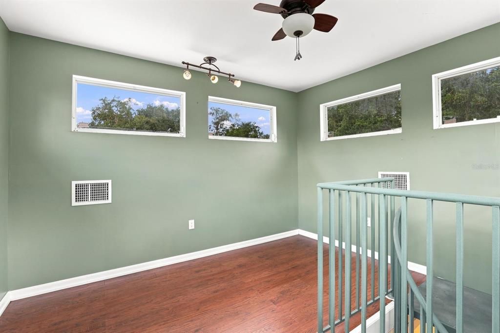 На продажу: $1,295,000 (2 спален, 2 ванн, 2024 Квадратных фут)