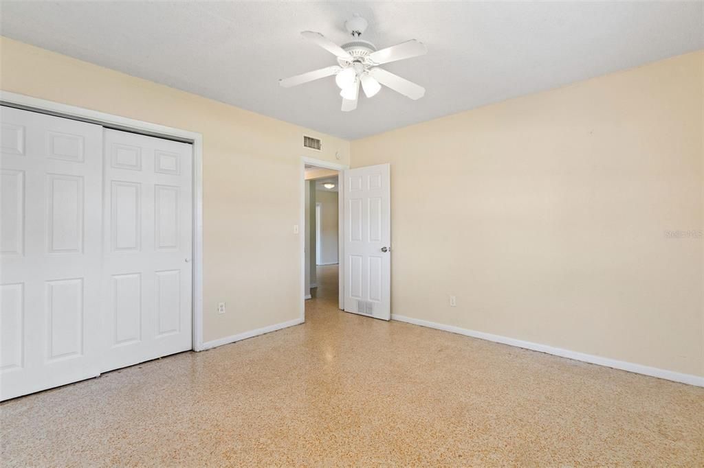 For Rent: $2,400 (4 beds, 2 baths, 1215 Square Feet)