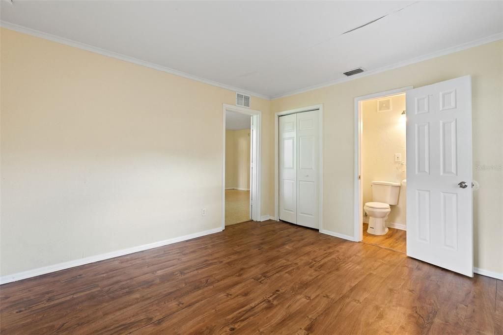 For Rent: $2,400 (4 beds, 2 baths, 1215 Square Feet)