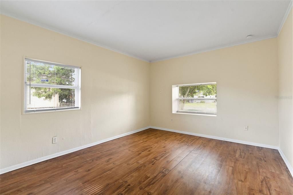 For Rent: $2,400 (4 beds, 2 baths, 1215 Square Feet)