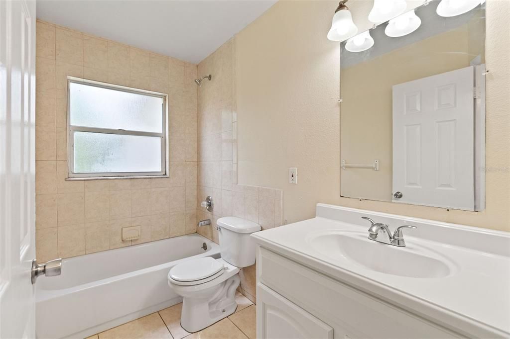 For Rent: $2,400 (4 beds, 2 baths, 1215 Square Feet)