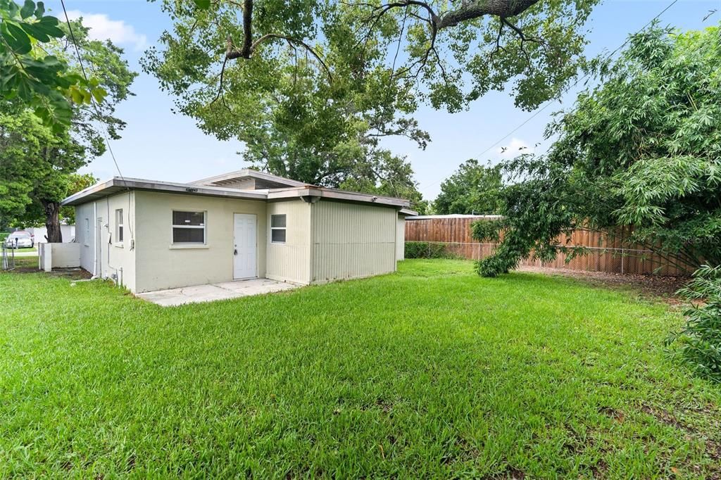 For Rent: $2,400 (4 beds, 2 baths, 1215 Square Feet)