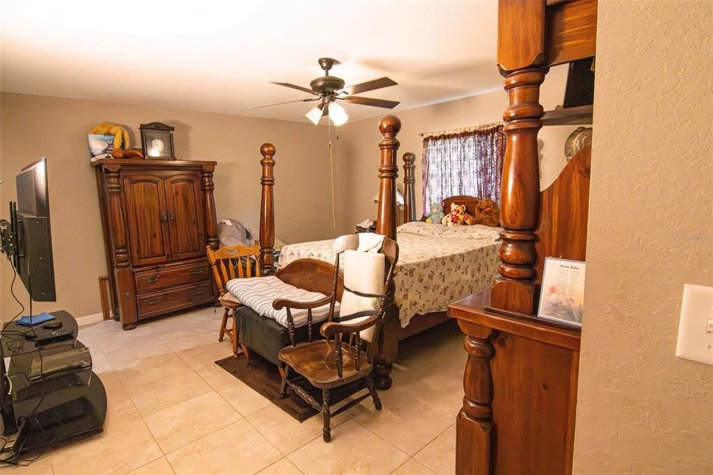 For Sale: $299,999 (4 beds, 2 baths, 1596 Square Feet)