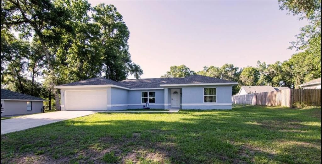 For Sale: $299,999 (4 beds, 2 baths, 1596 Square Feet)