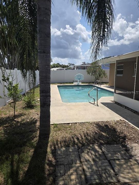 For Sale: $450,000 (3 beds, 2 baths, 1457 Square Feet)