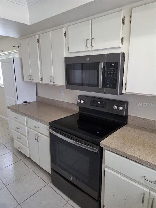 For Sale: $450,000 (3 beds, 2 baths, 1457 Square Feet)