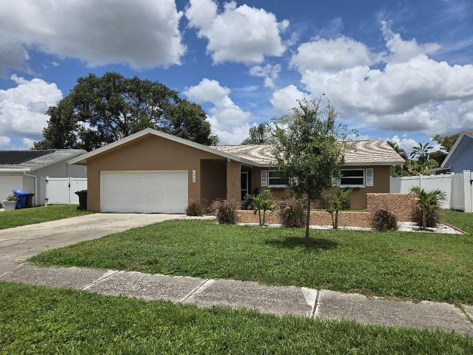 For Sale: $450,000 (3 beds, 2 baths, 1457 Square Feet)