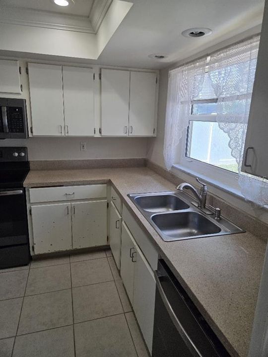 For Sale: $450,000 (3 beds, 2 baths, 1457 Square Feet)