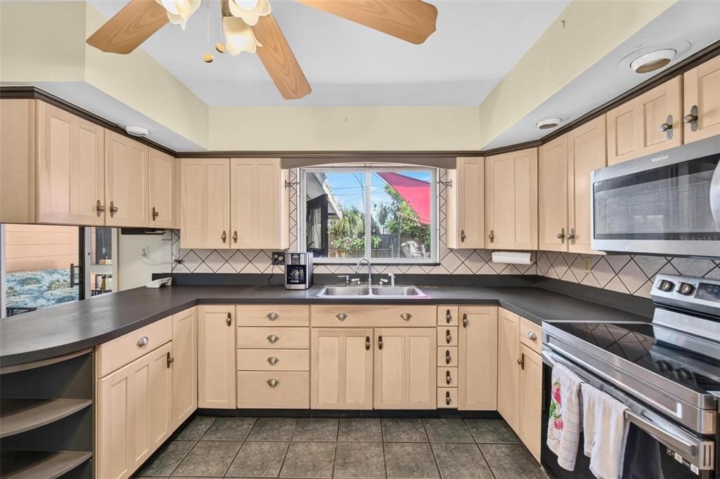 For Sale: $399,000 (3 beds, 2 baths, 1520 Square Feet)