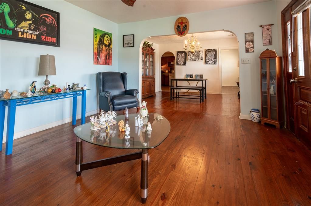 En Venta: $289,000 (2 camas, 1 baños, 1272 Pies cuadrados)
