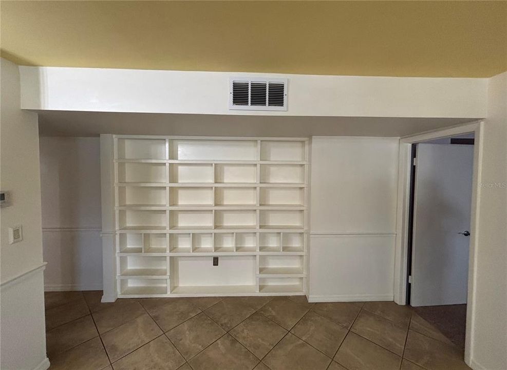 For Sale: $120,000 (1 beds, 1 baths, 675 Square Feet)