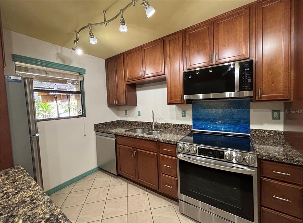 For Sale: $120,000 (1 beds, 1 baths, 675 Square Feet)