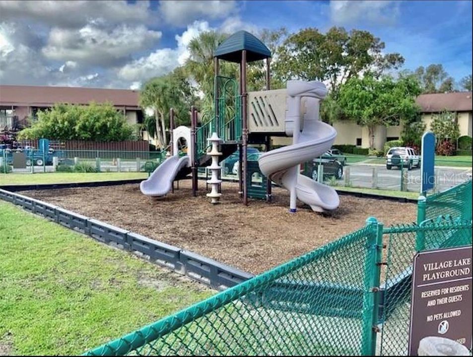 For Sale: $120,000 (1 beds, 1 baths, 675 Square Feet)