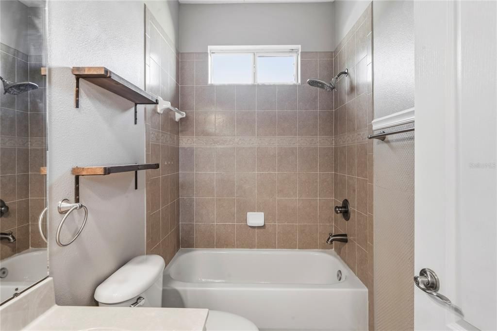 En Venta: $385,000 (3 camas, 2 baños, 2596 Pies cuadrados)