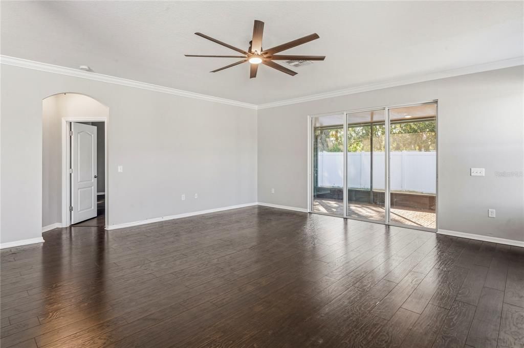En Venta: $385,000 (3 camas, 2 baños, 2596 Pies cuadrados)