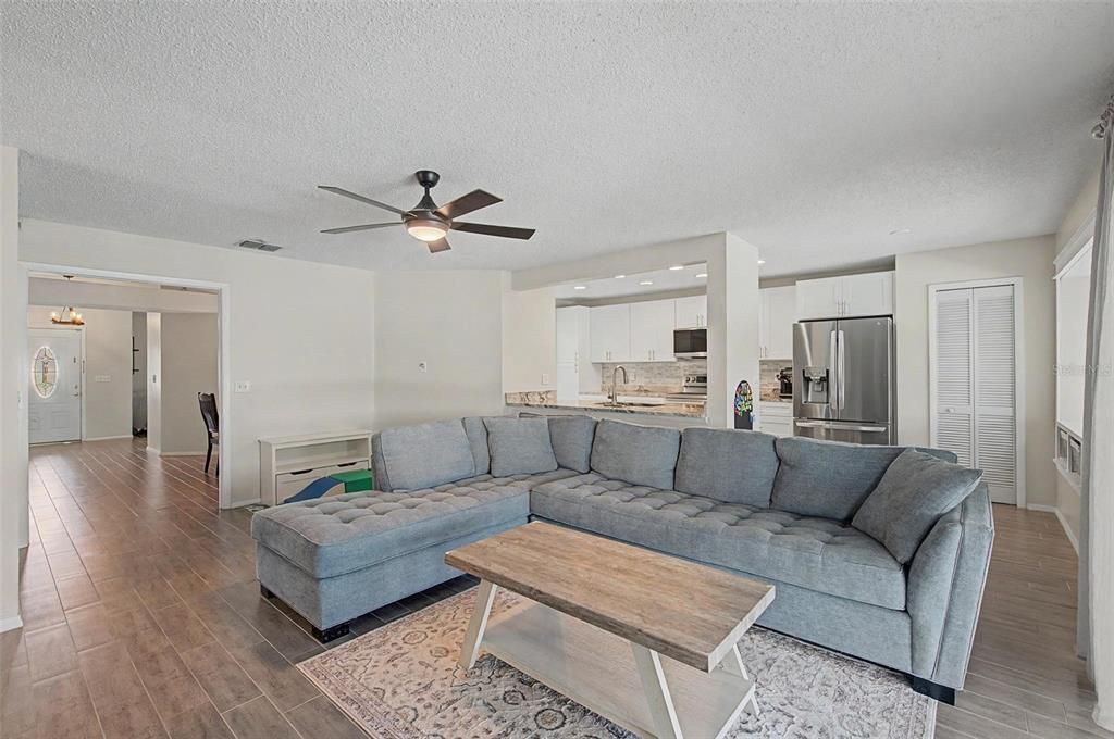 For Sale: $424,900 (3 beds, 2 baths, 1969 Square Feet)