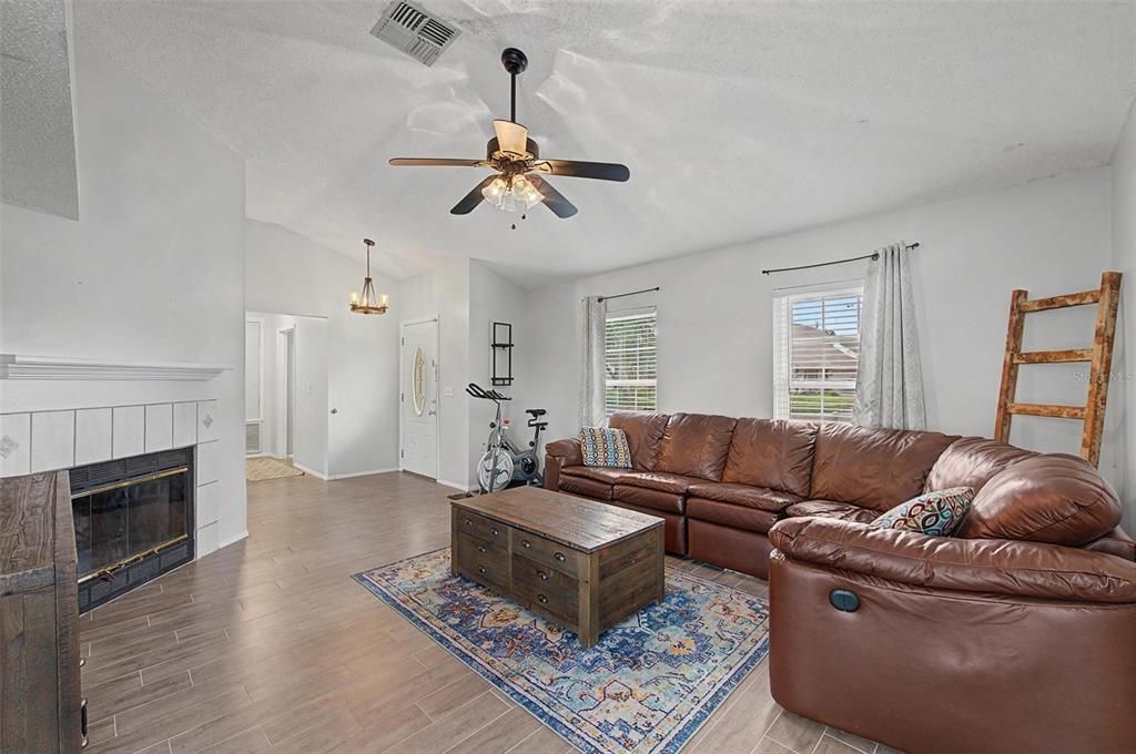 For Sale: $424,900 (3 beds, 2 baths, 1969 Square Feet)