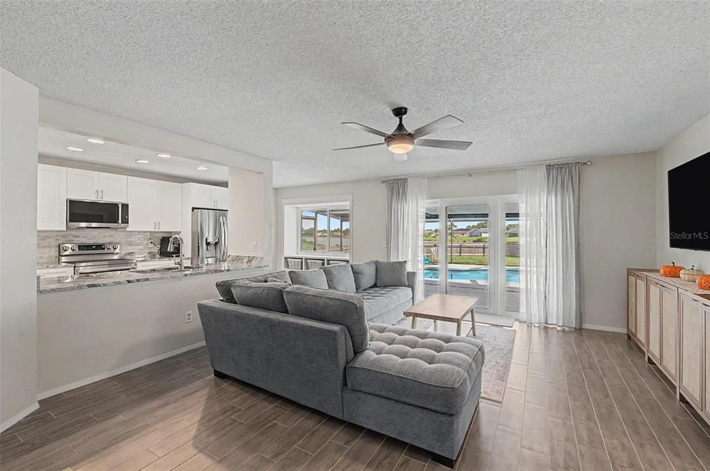 For Sale: $424,900 (3 beds, 2 baths, 1969 Square Feet)