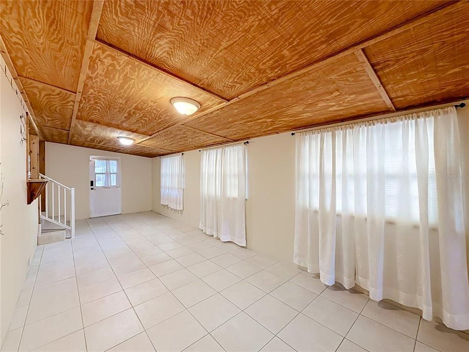 For Sale: $169,900 (2 beds, 1 baths, 1504 Square Feet)