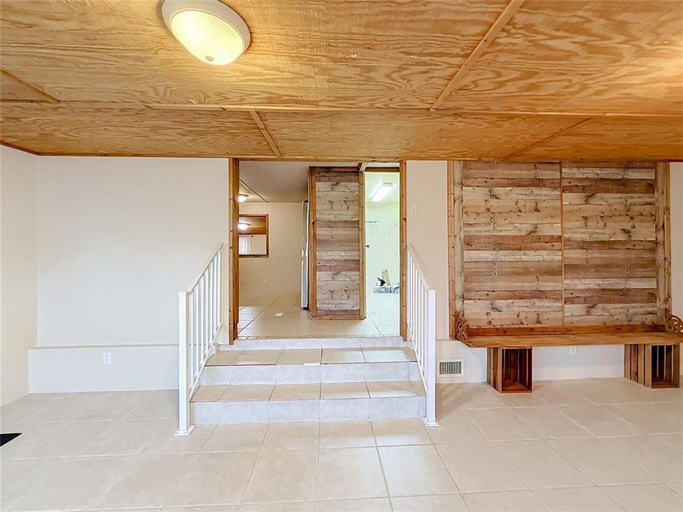 For Sale: $169,900 (2 beds, 1 baths, 1504 Square Feet)
