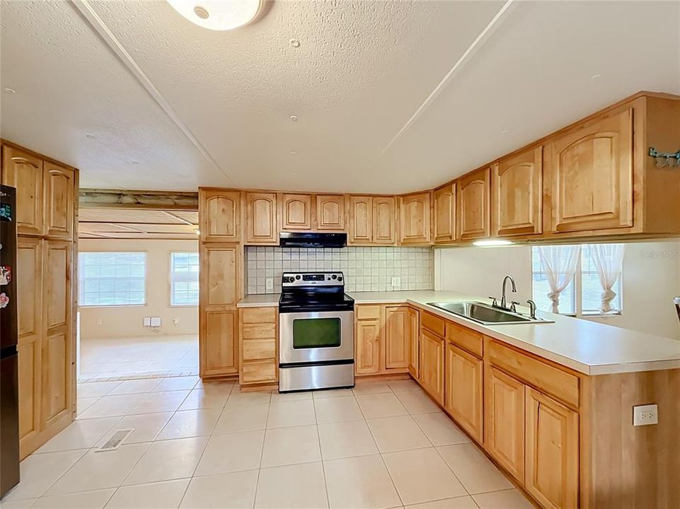 For Sale: $169,900 (2 beds, 1 baths, 1504 Square Feet)