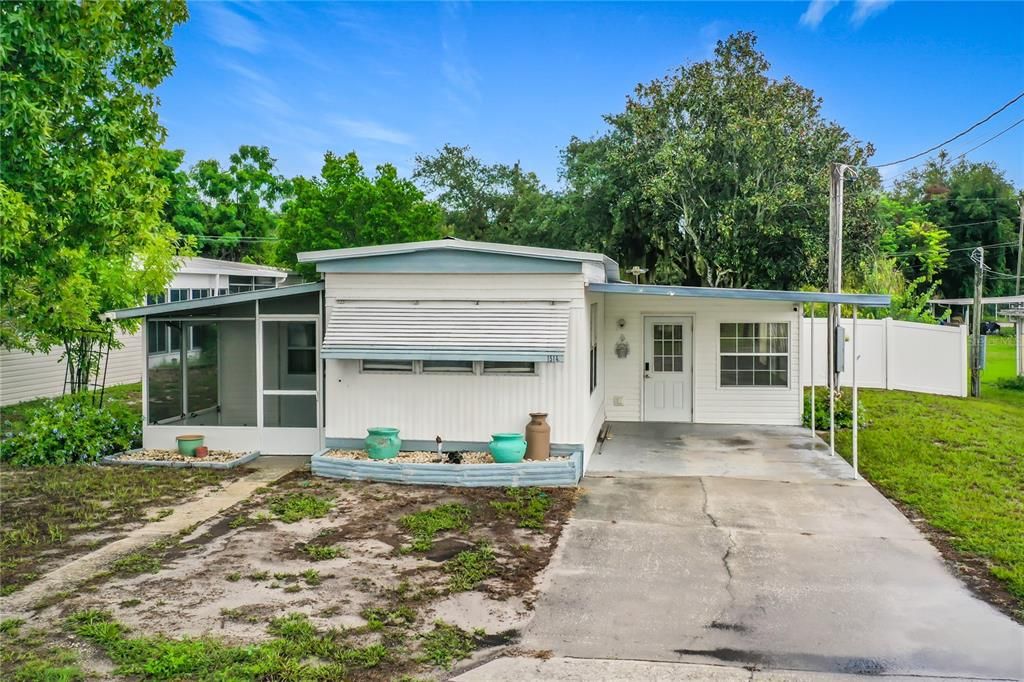 For Sale: $169,900 (2 beds, 1 baths, 1504 Square Feet)