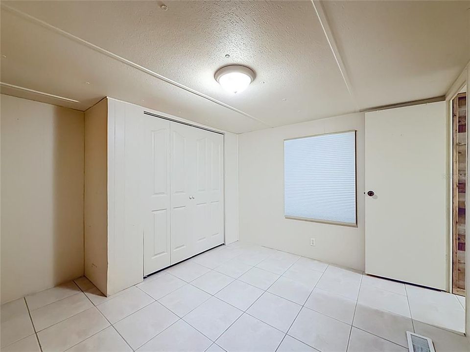 For Sale: $169,900 (2 beds, 1 baths, 1504 Square Feet)
