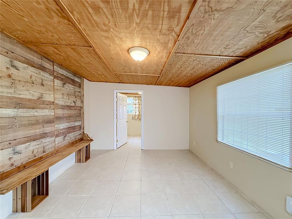 For Sale: $169,900 (2 beds, 1 baths, 1504 Square Feet)
