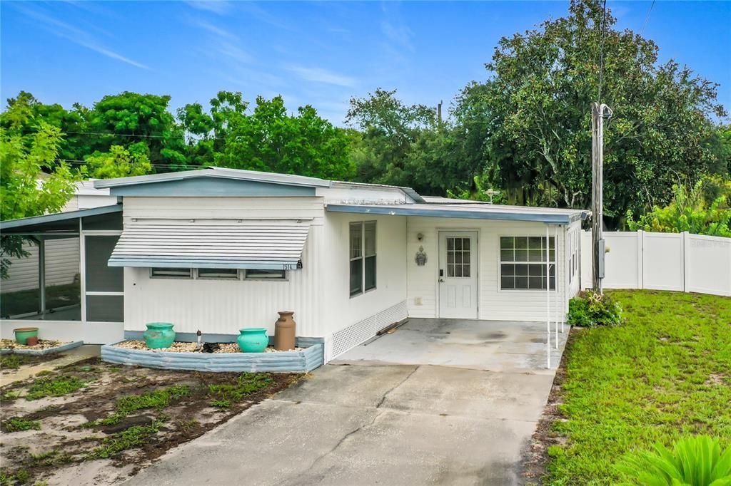 For Sale: $169,900 (2 beds, 1 baths, 1504 Square Feet)