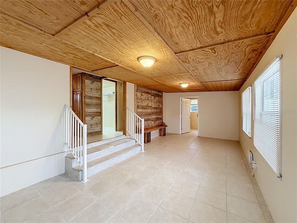 For Sale: $169,900 (2 beds, 1 baths, 1504 Square Feet)