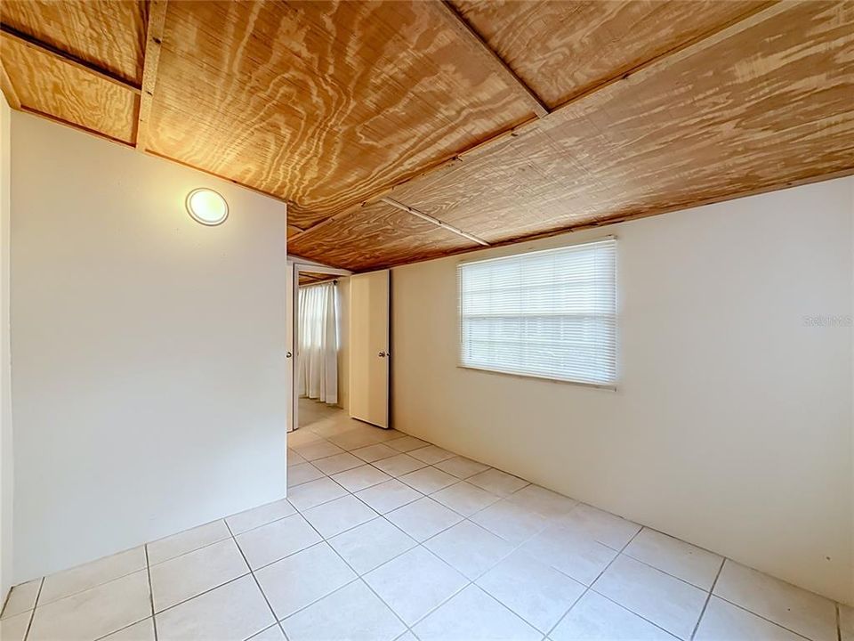 For Sale: $169,900 (2 beds, 1 baths, 1504 Square Feet)