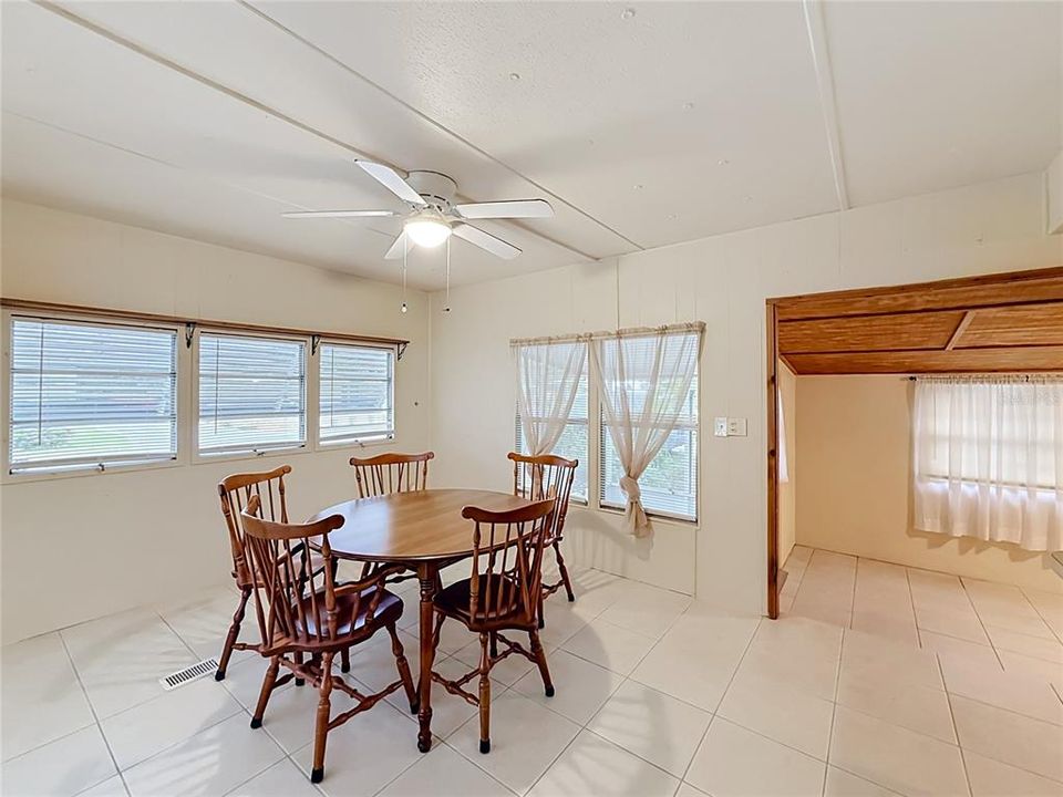 For Sale: $169,900 (2 beds, 1 baths, 1504 Square Feet)