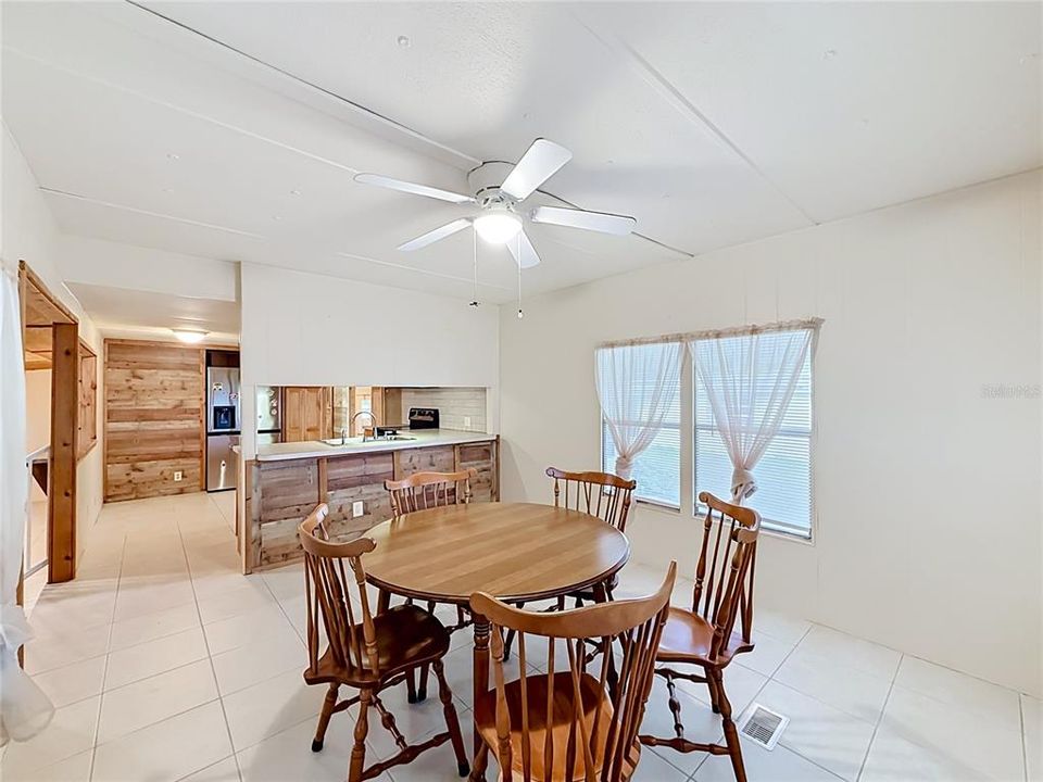 For Sale: $169,900 (2 beds, 1 baths, 1504 Square Feet)