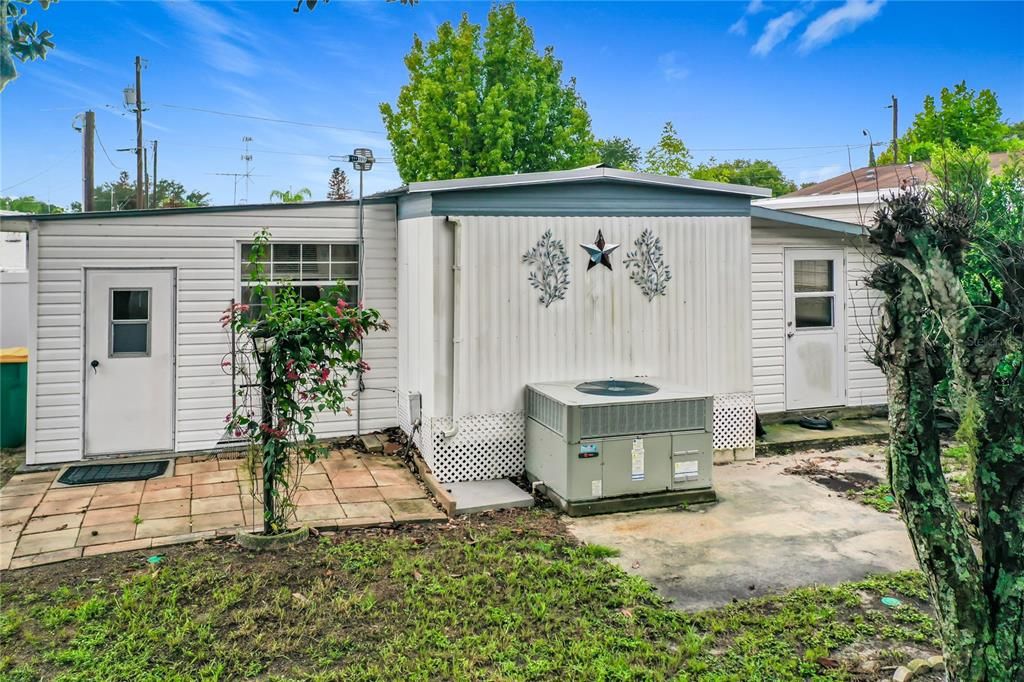 For Sale: $169,900 (2 beds, 1 baths, 1504 Square Feet)