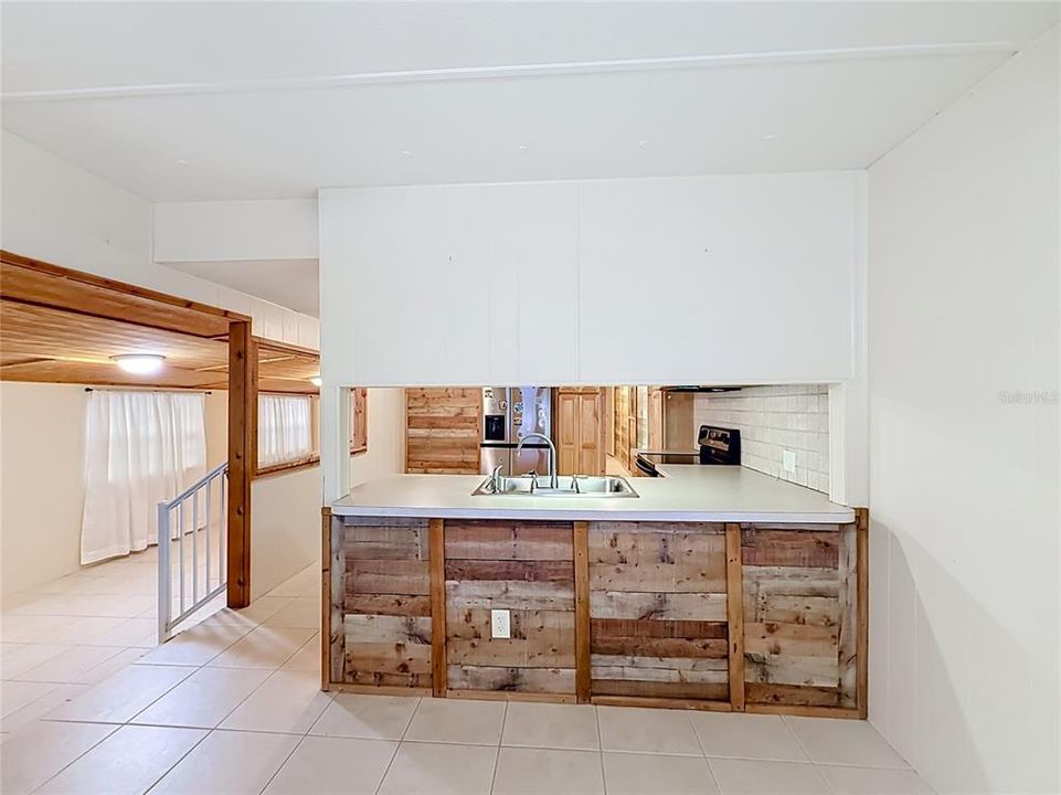 For Sale: $169,900 (2 beds, 1 baths, 1504 Square Feet)