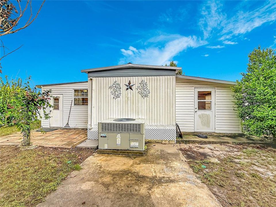 For Sale: $169,900 (2 beds, 1 baths, 1504 Square Feet)