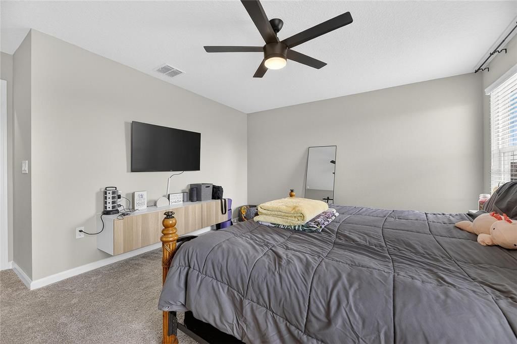 For Sale: $499,000 (4 beds, 3 baths, 2250 Square Feet)