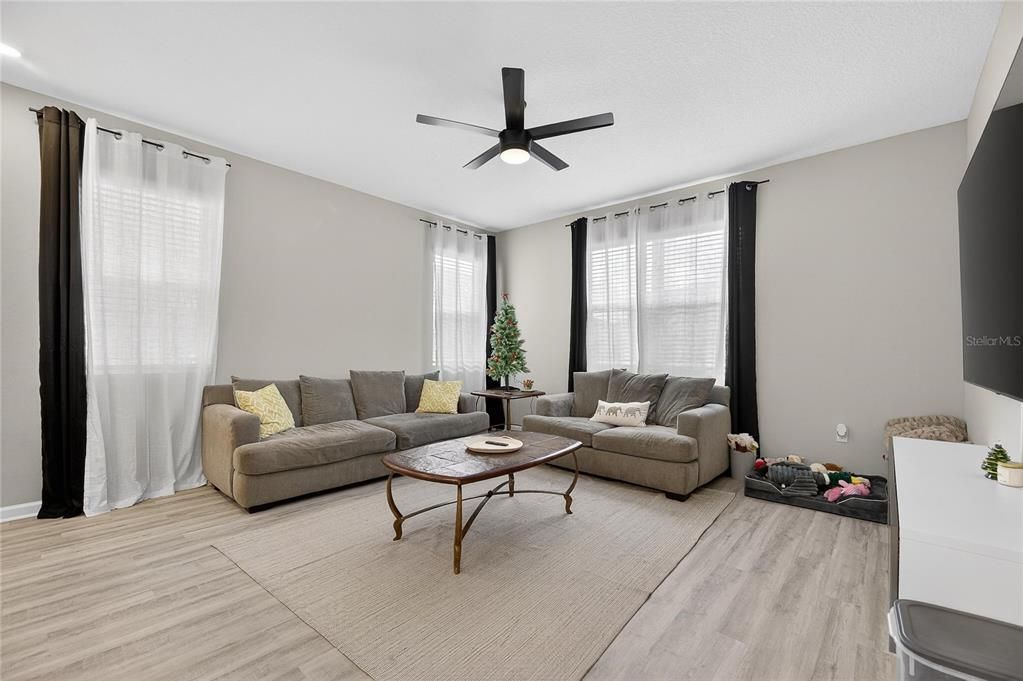 For Sale: $499,000 (4 beds, 3 baths, 2250 Square Feet)