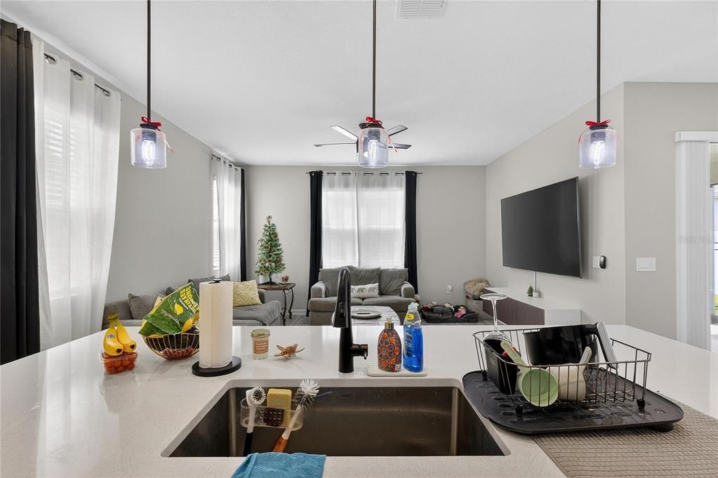 For Sale: $499,000 (4 beds, 3 baths, 2250 Square Feet)