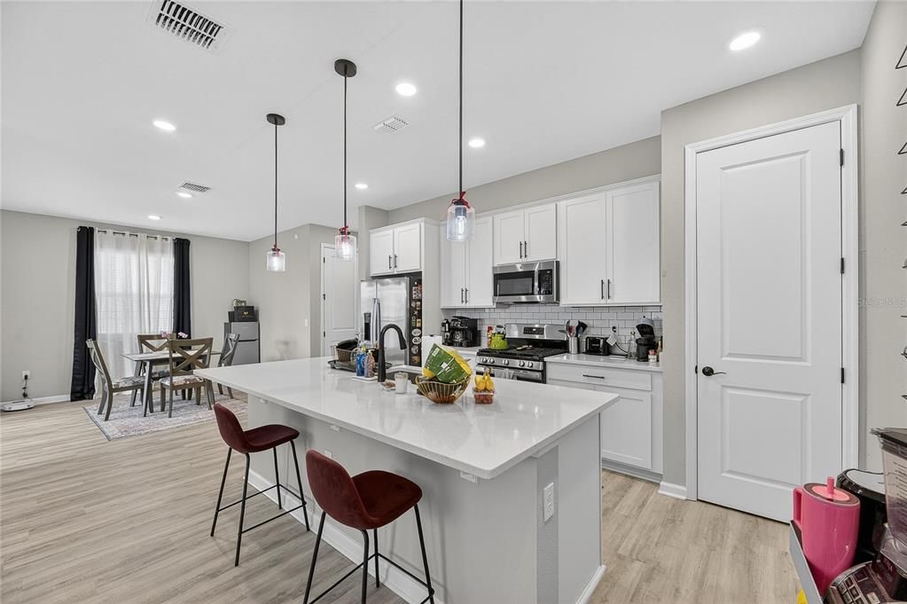 For Sale: $499,000 (4 beds, 3 baths, 2250 Square Feet)