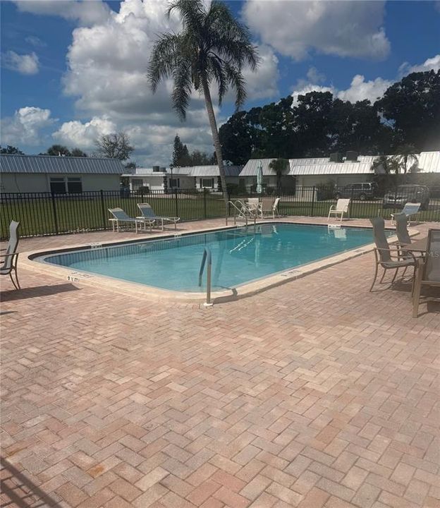 Activo con contrato: $359,000 (2 camas, 2 baños, 1590 Pies cuadrados)