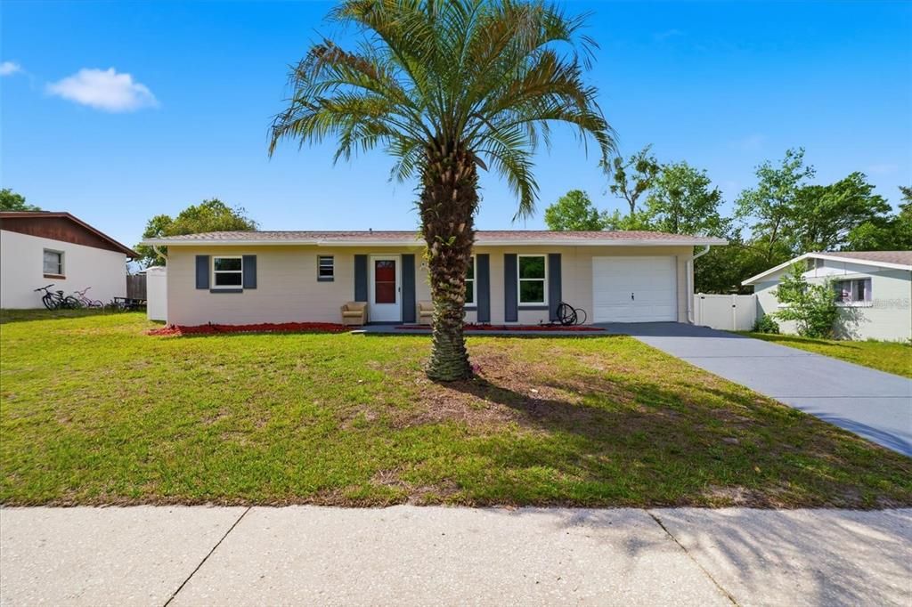 For Sale: $195,000 (2 beds, 1 baths, 880 Square Feet)
