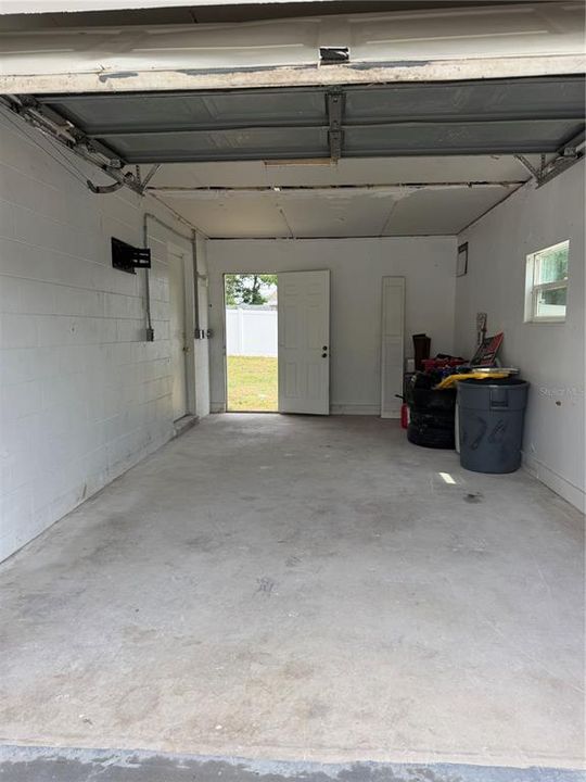 For Sale: $195,000 (2 beds, 1 baths, 880 Square Feet)