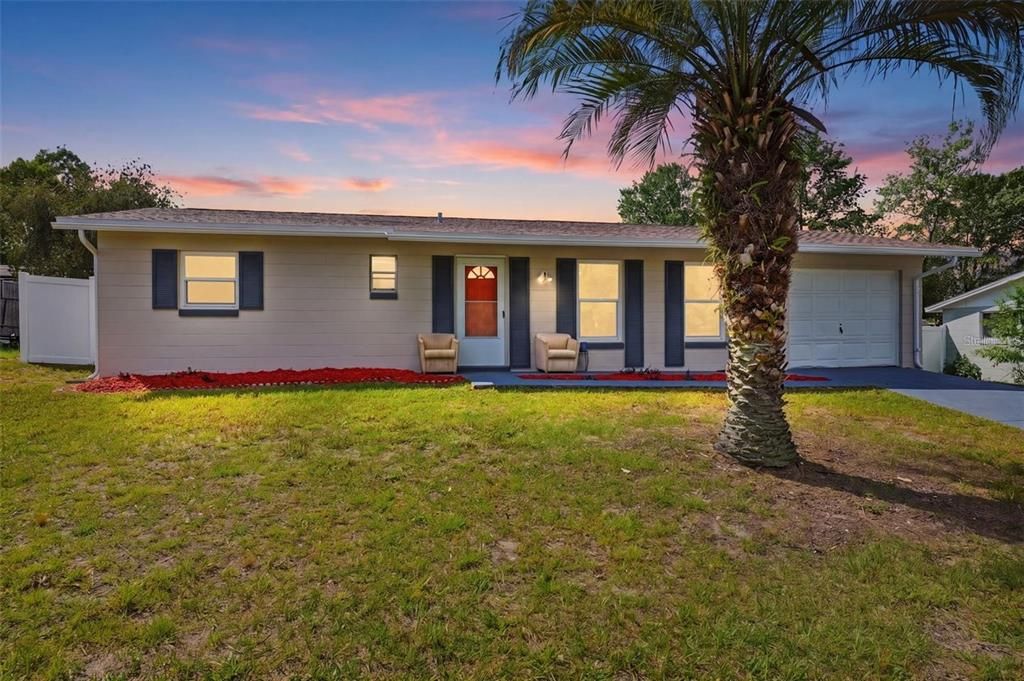 For Sale: $195,000 (2 beds, 1 baths, 880 Square Feet)