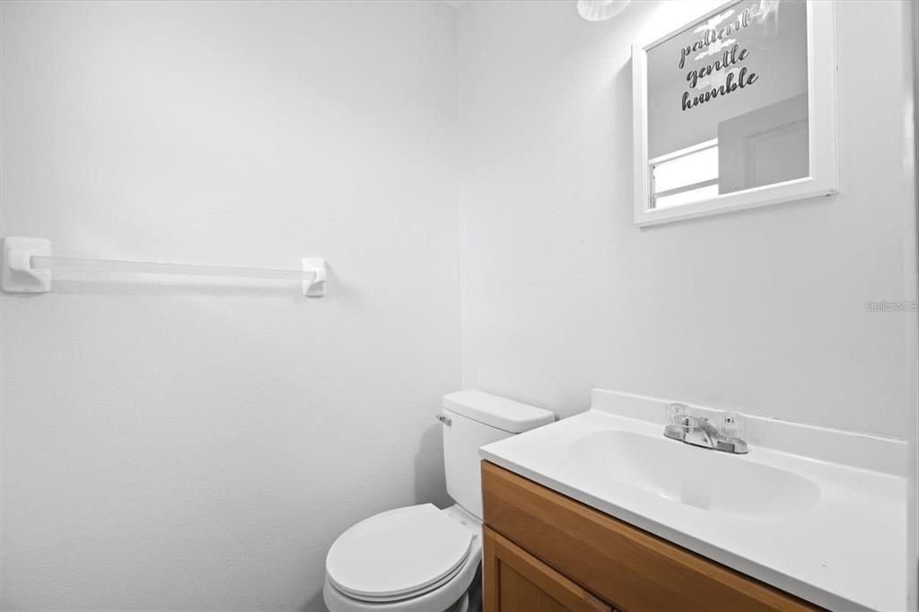 For Sale: $195,000 (2 beds, 1 baths, 880 Square Feet)