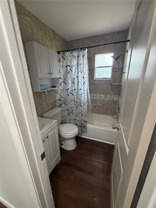 For Sale: $195,000 (2 beds, 1 baths, 880 Square Feet)