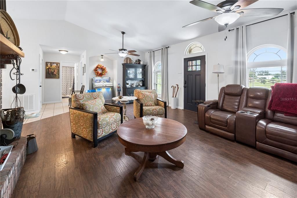 En Venta: $430,000 (3 camas, 2 baños, 1634 Pies cuadrados)