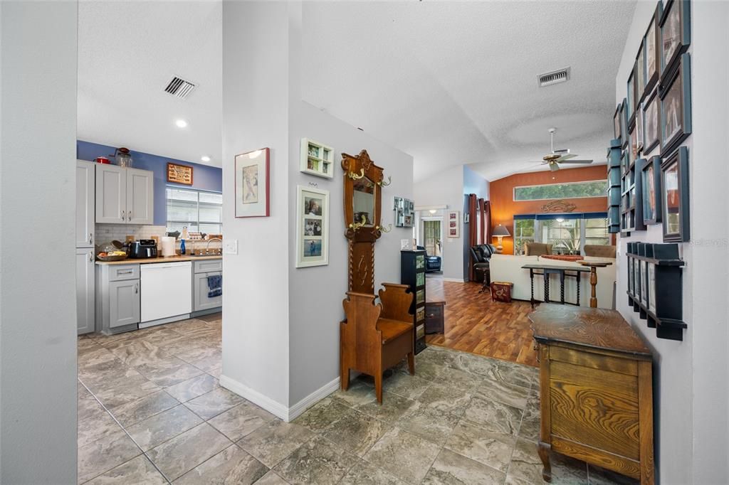 En Venta: $389,900 (3 camas, 2 baños, 1646 Pies cuadrados)