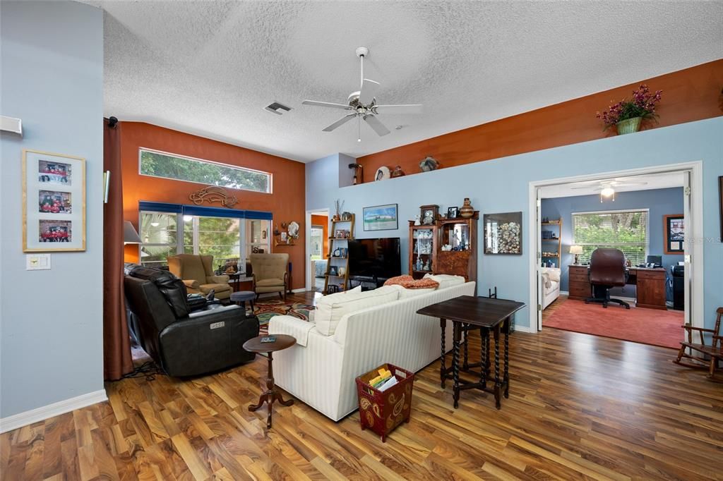 En Venta: $389,900 (3 camas, 2 baños, 1646 Pies cuadrados)