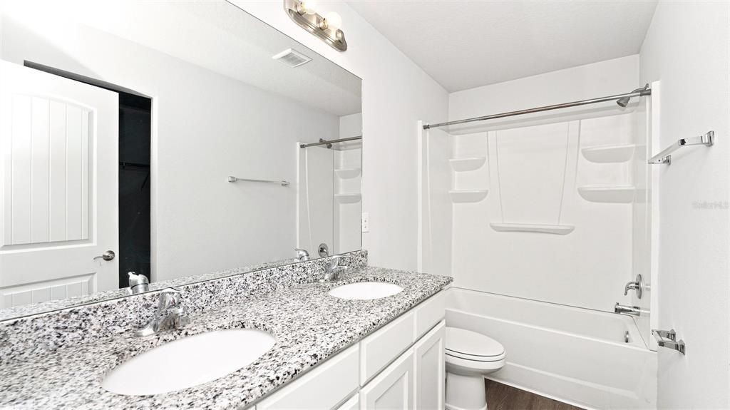 For Rent: $1,970 (5 beds, 3 baths, 1906 Square Feet)